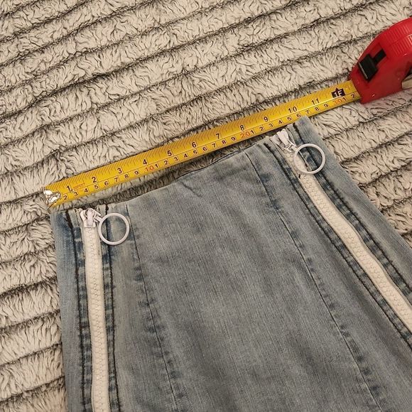 Light wash Carmar jean skirt with zip down sides size 23 - Picture 6 of 8